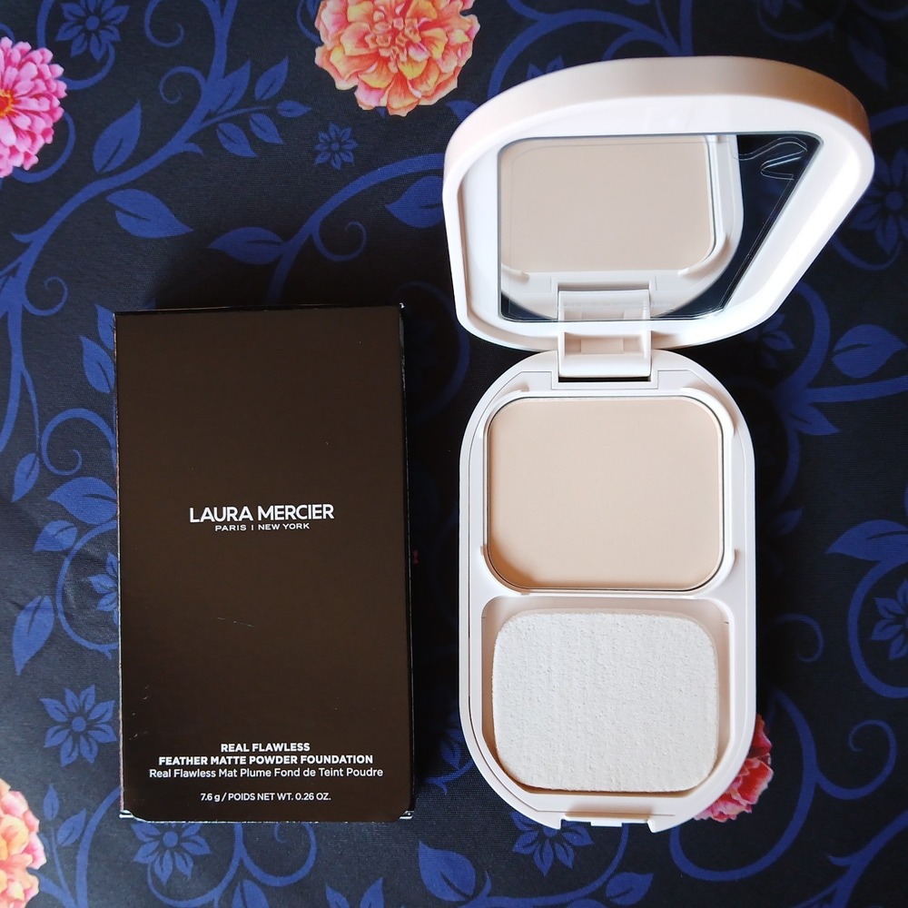 NIB Laura Mercier Real Flawless Feather Matte Powder Foundation - 1N MARZIPAN